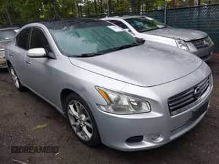 2013 Nissan Maxima SV z VIN 1N4AA5AP3DC844070, wystawiony jako IAAI lot #43450923 z przebiegiem 148 953 mil mil oraz . Historia ofert i sprzedaży dostępna na DreamBid. Obrazek 1.