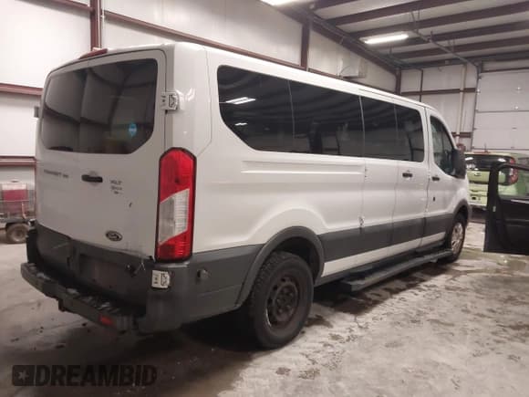 ✅ 2016 Ford Transit XLT • VIN: 1FBZX2ZM3GKA98240 • Lot: 43839535. Wystawiony na IAAI z przebiegiem 174 963 mil. Bezpłatny archiwum sprzedaży aukcyjnych z USA i szczegółowy raport historii pojazdu na DreamBid. Zdjęcie 4.
