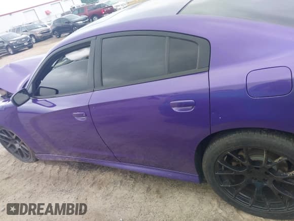 ✅ 2018 Dodge Charger R/T • VIN: 2C3CDXCT4JH290907 • Lot: 42880536. Wystawiony na IAAI z przebiegiem 117 826 mil. Bezpłatny archiwum sprzedaży aukcyjnych z USA i szczegółowy raport historii pojazdu na DreamBid. Zdjęcie 14.