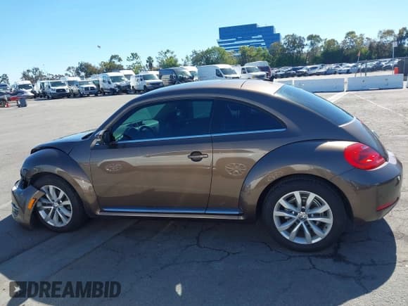 ✅ 2014 Volkswagen Beetle 2.0L TDI w/Sun/Sound/Nav • VIN: 3VWJL7AT1EM617082 • Лот: 43442124. Опубликован ранее на IAAI с пробегом 110 037 миль. Бесплатный доступ к архиву аукционных продаж из США и подробный отчёт об истории автомобиля на DreamBid. Изображение 15.