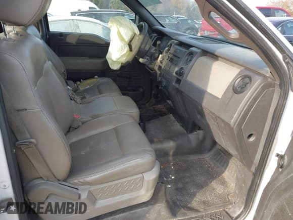 ✅ 2010 Ford F-150 XL • VIN: 1FTMF1CW5AKA16416 • Lot: 43744207. Listed on IAAI with 268,467 mi. Free auction sales archive from the USA and detailed vehicle history report at DreamBid. Image 5.