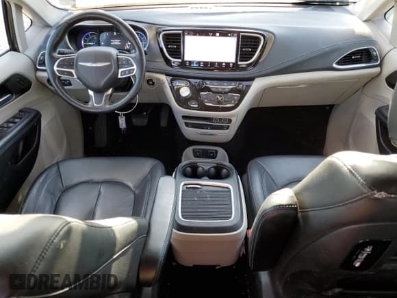 ✅ 2021 Chrysler Pacifica Hybrid Touring L • VIN: 2C4RC1L79MR553612 • Лот: 71659195. Опубликован ранее на Copart с пробегом 52 123 миль. Бесплатный доступ к архиву аукционных продаж из США и подробный отчёт об истории автомобиля на DreamBid. Изображение 8.