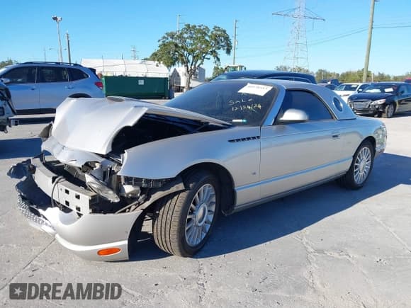 ✅ 2004 Ford Thunderbird Deluxe • VIN: 1FAHP60A84Y100984 • Lot: 40978553. Wystawiony na IAAI z przebiegiem 113 051 mil. Bezpłatny archiwum sprzedaży aukcyjnych z USA i szczegółowy raport historii pojazdu na DreamBid. Zdjęcie 2.