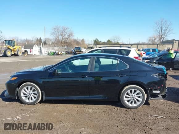 2021 Toyota Camry LE z VIN 4T1C11BK2MU033526, wystawiony jako IAAI lot #41769996 z przebiegiem 21 343 mil mil oraz . Historia ofert i sprzedaży dostępna na DreamBid. Obrazek 14.