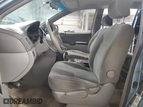 2005 Toyota Sienna LE z VIN 5TDZA23C45S222311, wystawiony jako Copart lot #91394525 z przebiegiem 296 789 mil mil oraz Czysty tytuł • Clean title. Historia ofert i sprzedaży dostępna na DreamBid. Obrazek 7.