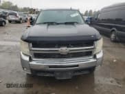✅ 2007 Chevrolet Silverado 2500HD 2LT • VIN: 1GCHK23647F512389 • Lot: 86171205. Wystawiony na Copart z przebiegiem 139 557 mil. Bezpłatny archiwum sprzedaży aukcyjnych z USA i szczegółowy raport historii pojazdu na DreamBid. Zdjęcie 5.