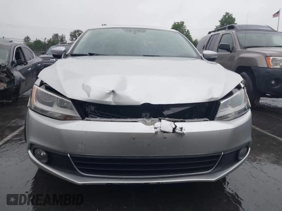 ✅ 2011 Volkswagen Jetta SEL • VIN: 3VWLX7AJ3BM351393 • Lot: 42241299. Listed on IAAI with 130,903 mi. Free auction sales archive from the USA and detailed vehicle history report at DreamBid. Image 6.