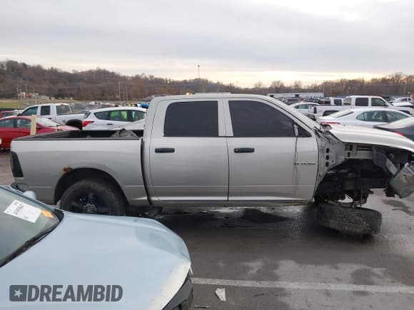 ✅ 2010 Dodge 1500 Laramie • VIN: 1D7RV1CT7AS211017 • Lot: 41054939. Wystawiony na IAAI z przebiegiem 135 982 mil. Bezpłatny archiwum sprzedaży aukcyjnych z USA i szczegółowy raport historii pojazdu na DreamBid. Zdjęcie 14.