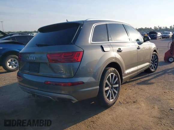 ✅ 2017 Audi Q7 Prestige • VIN: WA1VAAF76HD007689 • Lot: 43005173. Listed on IAAI with 160,136 mi. Free auction sales archive from the USA and detailed vehicle history report at DreamBid. Image 4.