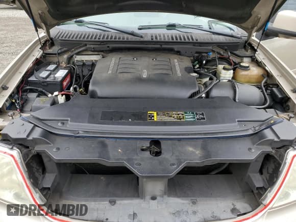 ✅ 2004 Lincoln Navigator Luxury • VIN: 5LMFU27R14LJ01091 • Lot: 90884285. Listed on Copart with 209,499 mi. Free auction sales archive from the USA and detailed vehicle history report at DreamBid. Image 12.