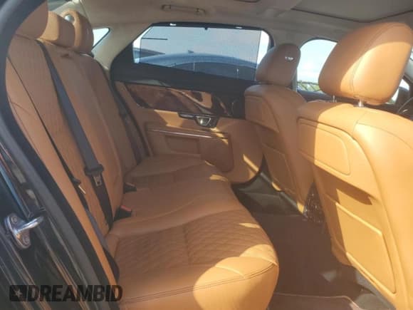✅ 2016 Jaguar XJ Portfolio • VIN: SAJWJ2GDXG8W03143 • Lot: 86467114. Listed on Copart with 42,923 mi. Free auction sales archive from the USA and detailed vehicle history report at DreamBid. Image 10.