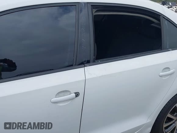 ✅ 2014 Volkswagen Jetta TDI w/Premium/Nav • VIN: 3VWLL7AJ4EM301098 • Lot: 42444151. Listed on IAAI with 180,750 mi. Free auction sales archive from the USA and detailed vehicle history report at DreamBid. Image 6.