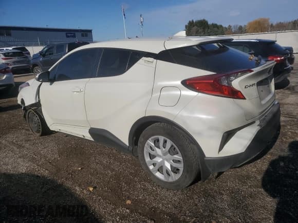 ✅ 2021 Toyota C-HR LE • VIN: JTNKHMBX8M1127626 • Лот: 93437865. Опубликован ранее на Copart с пробегом 148 244 миль. Бесплатный доступ к архиву аукционных продаж из США и подробный отчёт об истории автомобиля на DreamBid. Изображение 2.