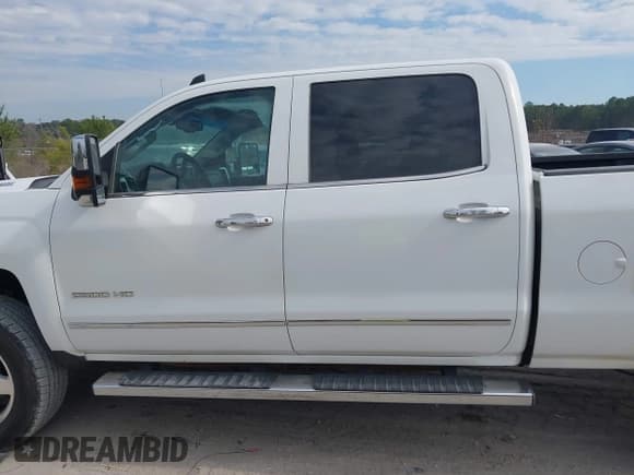 ✅ 2015 Chevrolet Silverado 2500HD LTZ • VIN: 1GC1KWE8XFF644532 • Lot: 41645727. Listed on IAAI with 133,860 mi. Free auction sales archive from the USA and detailed vehicle history report at DreamBid. Image 14.