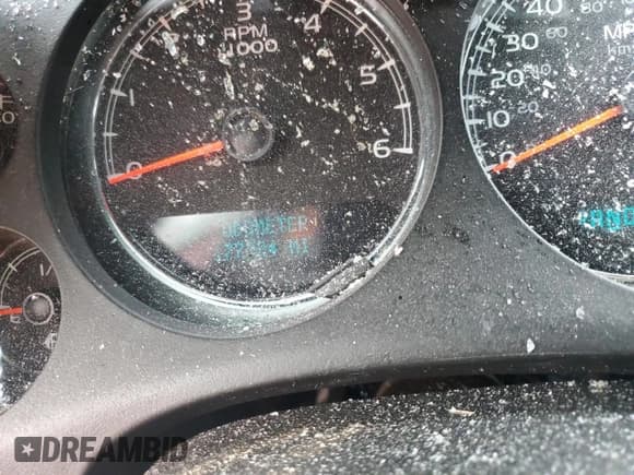 ✅ 2011 Chevrolet Suburban LTZ • VIN: 1GNSKKE30BR335704 • Lot: 70508724. Wystawiony na Copart z przebiegiem 177 324 mil. Bezpłatny archiwum sprzedaży aukcyjnych z USA i szczegółowy raport historii pojazdu na DreamBid. Zdjęcie 9.