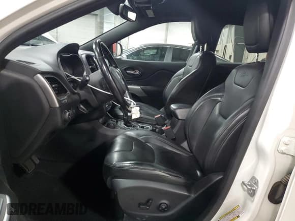 ✅ 2019 Jeep Cherokee Limited • VIN: 1C4PJMDX9KD467634 • Лот: 85831555. Опубликован ранее на Copart с пробегом 92 499 миль. Бесплатный доступ к архиву аукционных продаж из США и подробный отчёт об истории автомобиля на DreamBid. Изображение 7.