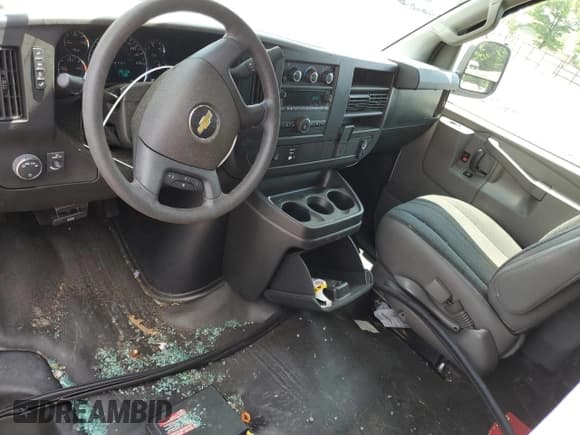 ✅ 2021 Chevrolet Express Cargo • VIN: 1GCWGAF73M1226274 • Lot: 60321655. Wystawiony na Copart z przebiegiem 9 039 mil. Bezpłatny archiwum sprzedaży aukcyjnych z USA i szczegółowy raport historii pojazdu na DreamBid. Zdjęcie 8.