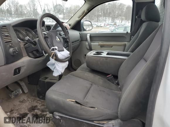 ✅ 2014 Chevrolet Silverado 2500HD Work Truck • VIN: 1GC0KVCG6EF166902 • Lot: 45173735. Wystawiony na Copart z przebiegiem 210 910 mil. Bezpłatny archiwum sprzedaży aukcyjnych z USA i szczegółowy raport historii pojazdu na DreamBid. Zdjęcie 7.