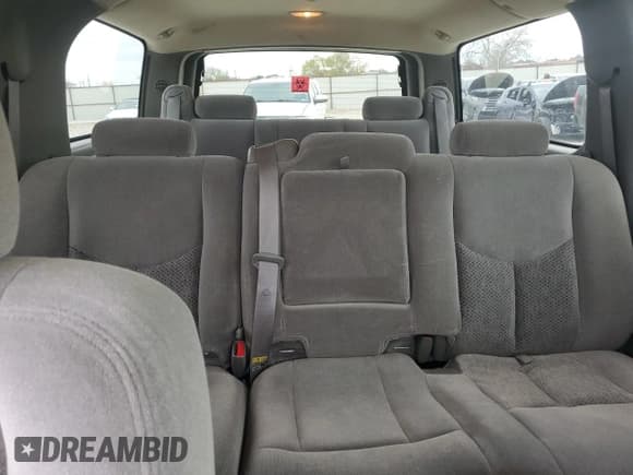 ✅ 2004 Chevrolet Suburban LS • VIN: 3GNEC16ZX4G233840 • Лот: 85450544. Опубликован ранее на Copart с пробегом 271 809 миль. Бесплатный доступ к архиву аукционных продаж из США и подробный отчёт об истории автомобиля на DreamBid. Изображение 10.