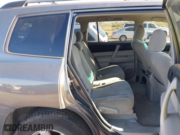 ✅ 2010 Toyota Highlander • VIN: 5TDZK3EH4AS004813 • Лот: 43158416. Опубликован ранее на IAAI с пробегом 257 249 миль. Бесплатный доступ к архиву аукционных продаж из США и подробный отчёт об истории автомобиля на DreamBid. Изображение 8.