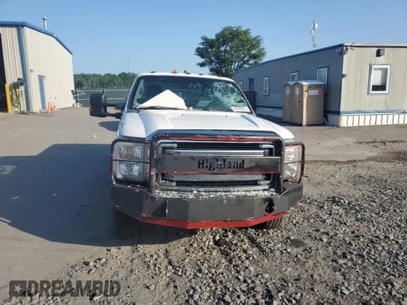 ✅ 2011 Ford F-250 XL • VIN: 1FTBF2B68BEB44843 • Lot: 61815215. Listed on Copart with 177,672 mi. Free auction sales archive from the USA and detailed vehicle history report at DreamBid. Image 5.