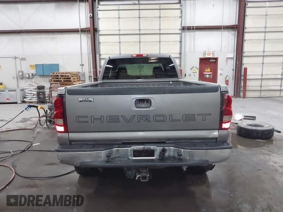 ✅ 2006 Chevrolet Silverado 2500HD LT1 • VIN: 1GCHK29UX6E263400 • Lot: 43512984. Wystawiony na IAAI z przebiegiem 185 395 mil. Bezpłatny archiwum sprzedaży aukcyjnych z USA i szczegółowy raport historii pojazdu na DreamBid. Zdjęcie 16.