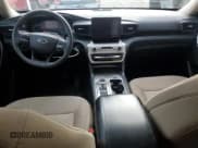 ✅ 2021 Ford Explorer • VIN: 1FMSK7BH6MGA26884 • Lot: 45378165. Wystawiony na Copart z przebiegiem 67 407 mil. Bezpłatny archiwum sprzedaży aukcyjnych z USA i szczegółowy raport historii pojazdu na DreamBid. Zdjęcie 8.