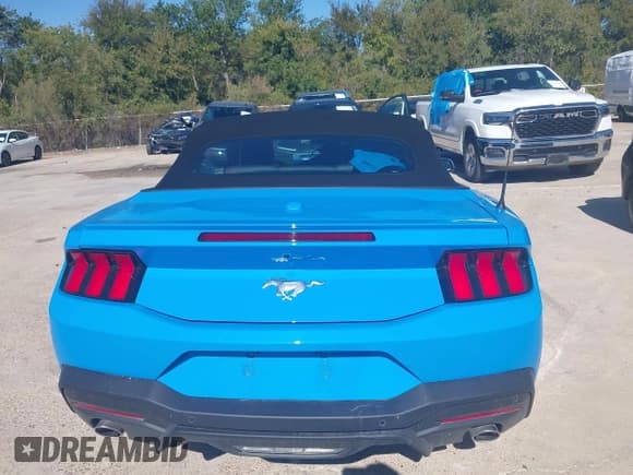 ✅ 2025 Ford Mustang EcoBoost Premium • VIN: 1FAGP8UH0S5127383 • Lot: 43577043. Listed on IAAI with 4,330 mi. Free auction sales archive from the USA and detailed vehicle history report at DreamBid. Image 15.
