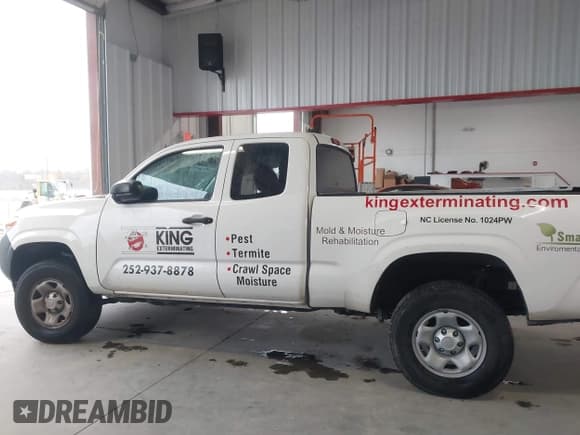 ✅ 2021 Toyota Tacoma SR • VIN: 3TYRX5GN5MT011455 • Lot: 43523058. Wystawiony na IAAI z przebiegiem 66 231 mil. Bezpłatny archiwum sprzedaży aukcyjnych z USA i szczegółowy raport historii pojazdu na DreamBid. Zdjęcie 14.