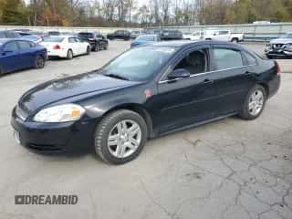 2014 Chevrolet Impala LT z VIN 2G1WB5E32E1181918, wystawiony jako Copart lot #90488815 z przebiegiem 104 894 mil mil oraz Szkoda całkowita • Salvage title. Historia ofert i sprzedaży dostępna na DreamBid. Obrazek 1.