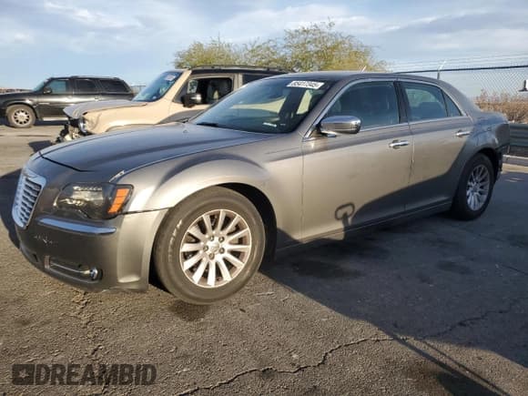 ✅ 2012 Chrysler 300 Limited • VIN: 2C3CCACG6CH266193 • Лот: 85417345. Опубликован ранее на Copart с пробегом 199 833 миль. Бесплатный доступ к архиву аукционных продаж из США и подробный отчёт об истории автомобиля на DreamBid. Изображение 1.
