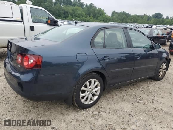 ✅ 2010 Volkswagen Jetta SE • VIN: 3VWRZ7AJ2AM141385 • Лот: 63807045. Опубликован ранее на Copart с пробегом 129 915 миль. Бесплатный доступ к архиву аукционных продаж из США и подробный отчёт об истории автомобиля на DreamBid. Изображение 3.