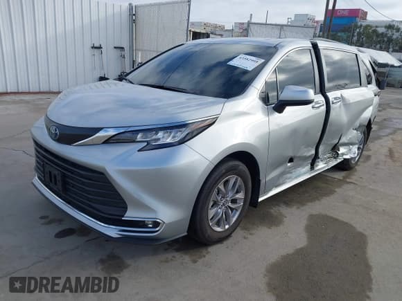 ✅ 2022 Toyota Sienna XLE • VIN: 5TDJRKEC9NS124250 • Lot: 43582995. Wystawiony na IAAI z przebiegiem 6 124 mil. Bezpłatny archiwum sprzedaży aukcyjnych z USA i szczegółowy raport historii pojazdu na DreamBid. Zdjęcie 18.