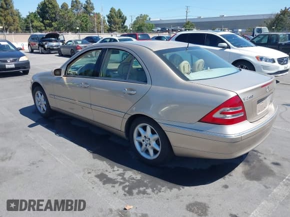 ✅ 2002 Mercedes-Benz C 230/260/280/320 • VIN: WDBRF61J62E006535 • Lot: 42662086. Wystawiony na IAAI z przebiegiem 166 139 mil. Bezpłatny archiwum sprzedaży aukcyjnych z USA i szczegółowy raport historii pojazdu na DreamBid. Zdjęcie 3.