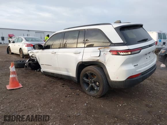✅ 2023 Jeep Grand Cherokee Laredo • VIN: 1C4RJHAG6PC620620 • Lot: 41086775. Listed on IAAI with 17,882 mi. Free auction sales archive from the USA and detailed vehicle history report at DreamBid. Image 3.