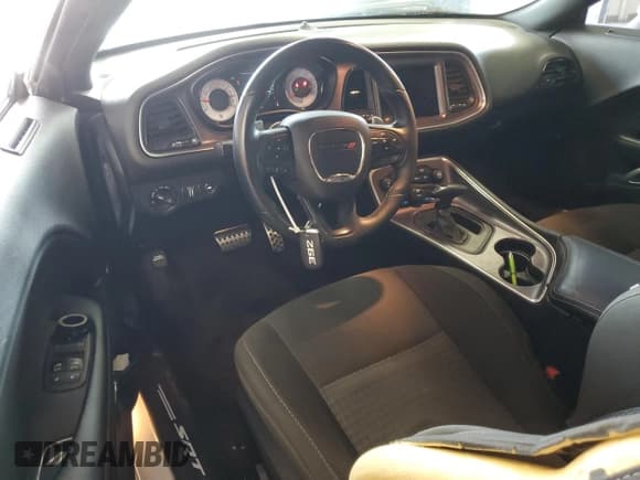 ✅ 2018 Dodge Challenger R/T Scat Pack • VIN: 2C3CDZFJ8JH142006 • Lot: 92073725. Wystawiony na Copart z przebiegiem 125 868 mil. Bezpłatny archiwum sprzedaży aukcyjnych z USA i szczegółowy raport historii pojazdu na DreamBid. Zdjęcie 8.