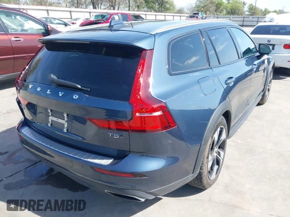 ✅ 2022 Volvo V60 • VIN: YV4102WK5N2092045 • Lot: 41793442. Wystawiony na IAAI z przebiegiem 38 892 mil. Bezpłatny archiwum sprzedaży aukcyjnych z USA i szczegółowy raport historii pojazdu na DreamBid. Zdjęcie 4.