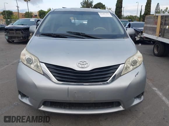 ✅ 2011 Toyota Sienna LE AAS • VIN: 5TDKK3DC9BS069648 • Lot: 42207332. Listed on IAAI with 195,536 mi. Free auction sales archive from the USA and detailed vehicle history report at DreamBid. Image 12.