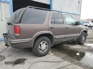 ✅ 1999 Chevrolet Blazer LS • VIN: 1GNDT13W3X2209981 • Lot: 84297504. Wystawiony na Copart z przebiegiem 226 641 mil. Bezpłatny archiwum sprzedaży aukcyjnych z USA i szczegółowy raport historii pojazdu na DreamBid. Zdjęcie 3.
