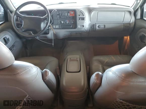 ✅ 1997 GMC Suburban • VIN: 3GKFK16R3VG505683 • Lot: 84783745. Wystawiony na Copart z przebiegiem 198 773 mil. Bezpłatny archiwum sprzedaży aukcyjnych z USA i szczegółowy raport historii pojazdu na DreamBid. Zdjęcie 8.