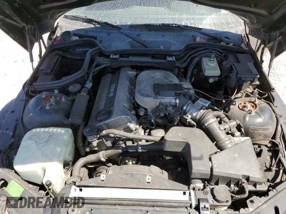 ✅ 1998 BMW 3 Series Z3 1.9 • VIN: 4USCH7336WLE08592 • Lot: 64323205. Wystawiony na Copart z przebiegiem 104 281 mil. Bezpłatny archiwum sprzedaży aukcyjnych z USA i szczegółowy raport historii pojazdu na DreamBid. Zdjęcie 11.