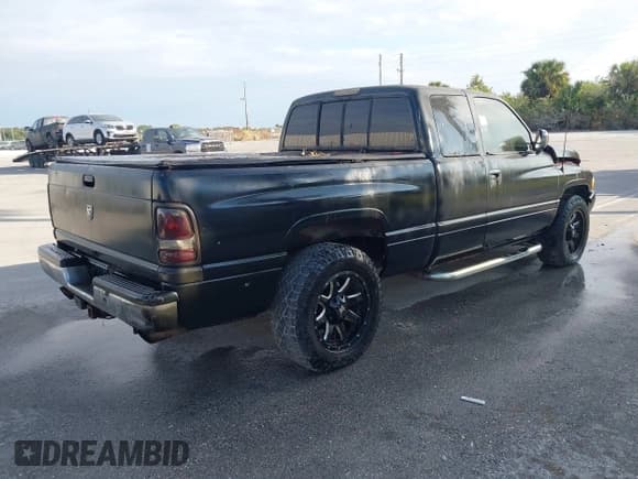 ✅ 1997 Dodge 1500 • VIN: 3B7HC13Z4VG834558 • Lot: 43686427. Wystawiony na IAAI z przebiegiem 200 216 mil. Bezpłatny archiwum sprzedaży aukcyjnych z USA i szczegółowy raport historii pojazdu na DreamBid. Zdjęcie 4.