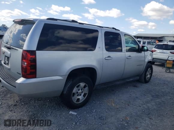 ✅ 2010 Chevrolet Suburban LT • VIN: 1GNUKJE36AR183851 • Lot: 76202814. Wystawiony na Copart z przebiegiem 243 602 mil. Bezpłatny archiwum sprzedaży aukcyjnych z USA i szczegółowy raport historii pojazdu na DreamBid. Zdjęcie 3.
