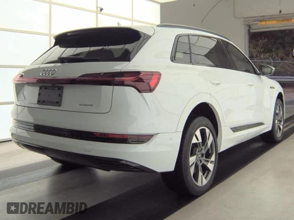 ✅ 2021 Audi e-tron Premium • VIN: WA1AAAGE8MB010286 • Lot: 91050295. Listed on Copart with 96,490 mi. Free auction sales archive from the USA and detailed vehicle history report at DreamBid. Image 4.