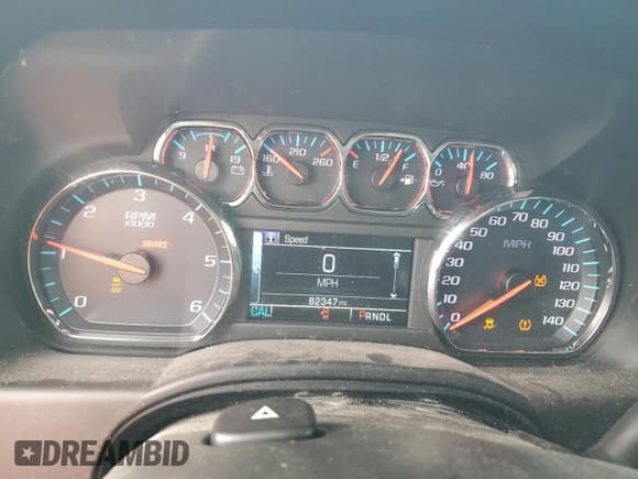 ✅ 2020 Chevrolet Suburban LS • VIN: 1GNSCGEC0LR225957 • Lot: 64193324. Wystawiony na Copart z przebiegiem 82 347 mil. Bezpłatny archiwum sprzedaży aukcyjnych z USA i szczegółowy raport historii pojazdu na DreamBid. Zdjęcie 9.