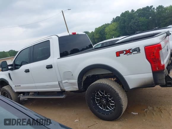 ✅ 2017 Ford F-250 Lariat • VIN: 1FT7W2BT6HEC76438 • Lot: 42880573. Wystawiony na IAAI z przebiegiem 179 424 mil. Bezpłatny archiwum sprzedaży aukcyjnych z USA i szczegółowy raport historii pojazdu na DreamBid. Zdjęcie 14.