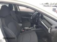 ✅ 2021 Kia Forte LXS • VIN: 3KPF24AD1ME361778 • Lot: 42275086. Wystawiony na IAAI z przebiegiem 13 472 mil. Bezpłatny archiwum sprzedaży aukcyjnych z USA i szczegółowy raport historii pojazdu na DreamBid. Zdjęcie 5.