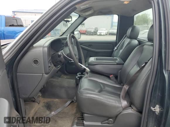 ✅ 2005 Chevrolet Silverado 1500 Work Truck • VIN: 1GCEC14X75Z138339 • Lot: 74379614. Wystawiony na Copart z przebiegiem 133 407 mil mil. Skorzystaj z bezpłatnego archiwum sprzedaży aukcyjnych z USA i zobacz szczegółowy raport historii pojazdu na DreamBid. Zdjęcie 7.