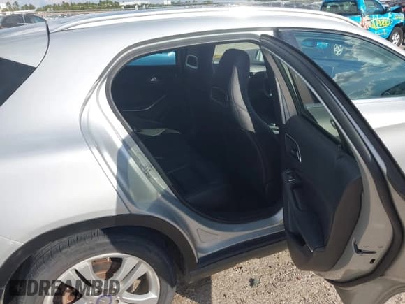 ✅ 2015 Mercedes-Benz GLA 250 • VIN: WDCTG4GB7FJ118745 • Lot: 43383161. Listed on IAAI with 124,600 mi. Free auction sales archive from the USA and detailed vehicle history report at DreamBid. Image 8.