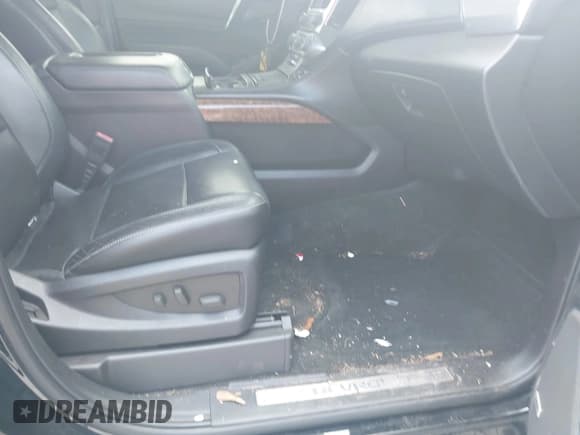 ✅ 2015 Chevrolet Tahoe LTZ • VIN: 1GNSCCKC8FR121461 • Lot: 42407901. Listed on IAAI with 137,729 mi. Free auction sales archive from the USA and detailed vehicle history report at DreamBid. Image 5.